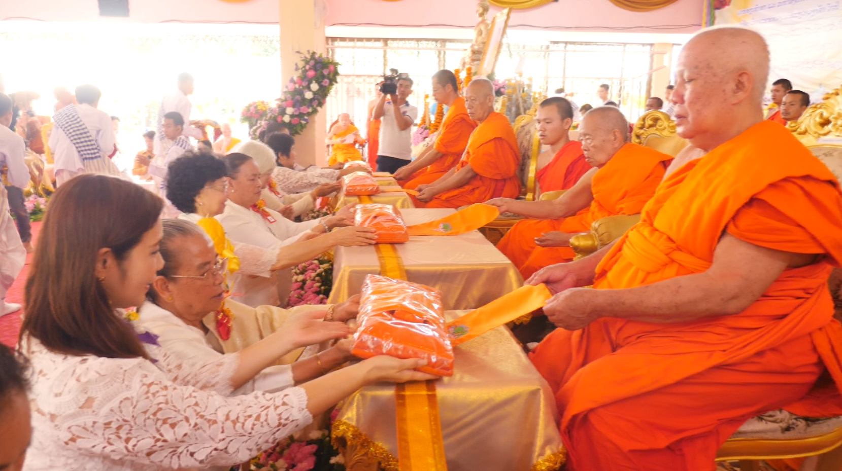  พิธีถวายเทียนพรรษาและมหาสังฆทาน AEC 4 ประเทศ