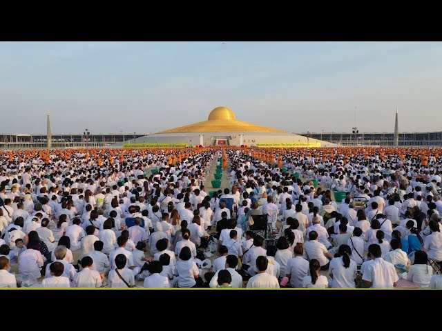 MV พิธีตักบาตรพระภิกษุสามเณรกว่า 5,000 รูป ต้อนรับศักราชใหม่ พ.ศ. 2563