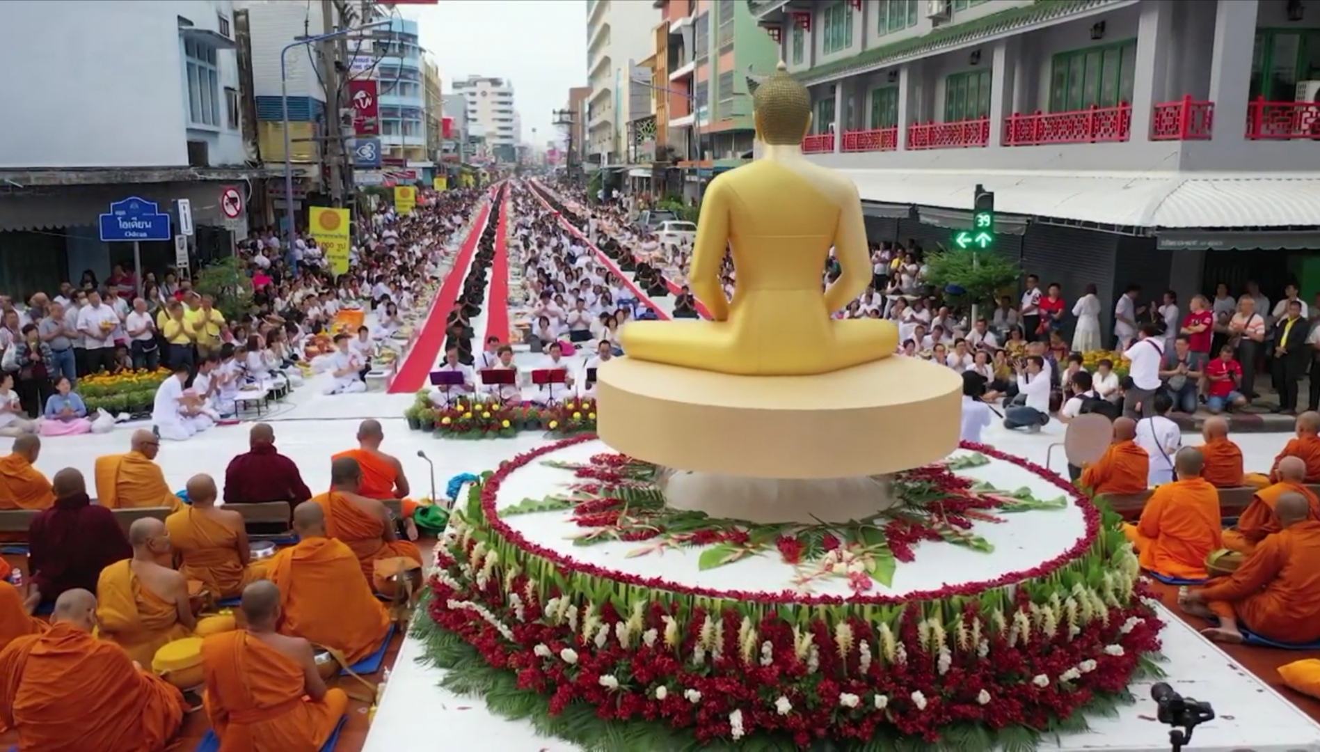 พิธีตักบาตรพระ 10,000รูป หาดใหญ่ จ สงขลา 