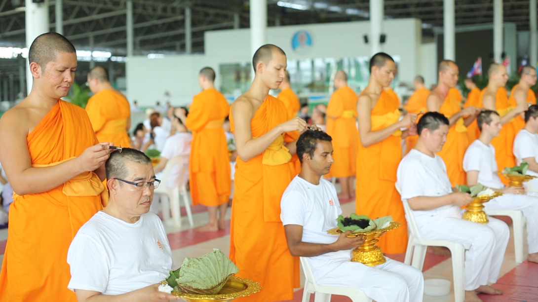 พิธีตัดปอยผมโครงการอบรมธรรมทายาทนานาชาติ IDOP