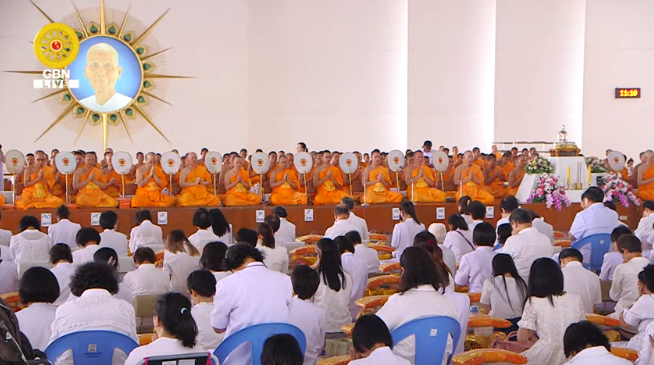 พิธีสวดพระพุทธมนต์และถวายภัตตาหารเป็นสังฆทาน